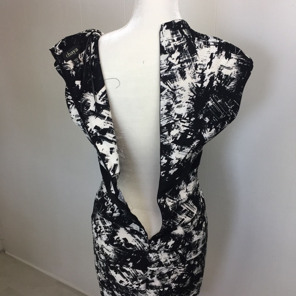 Chaya Dress Sz 10 Black White Sheath Flattering MG - Picture 4 of 6